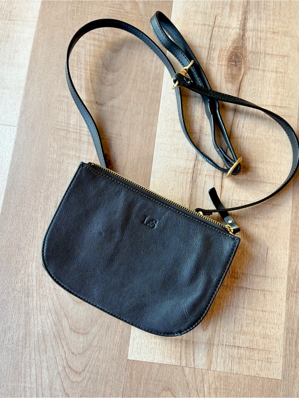 Lo & Sons Waverley Crossbody Bag in Black Genuine Leather